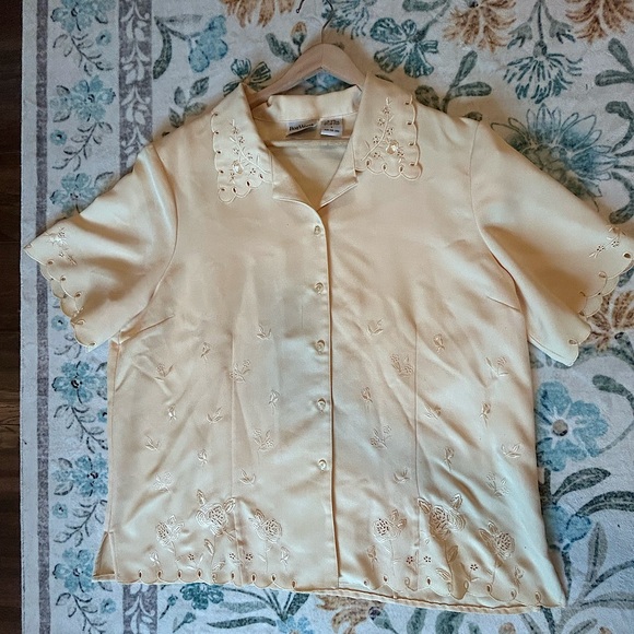 BonWorth Tops - Vintage BonWorth Butter Yellow Embroidered Short Sleeve Button Down Shirt